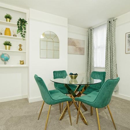 Lovely Luxury 3 Bed House Apartment Chatham  Bagian luar foto