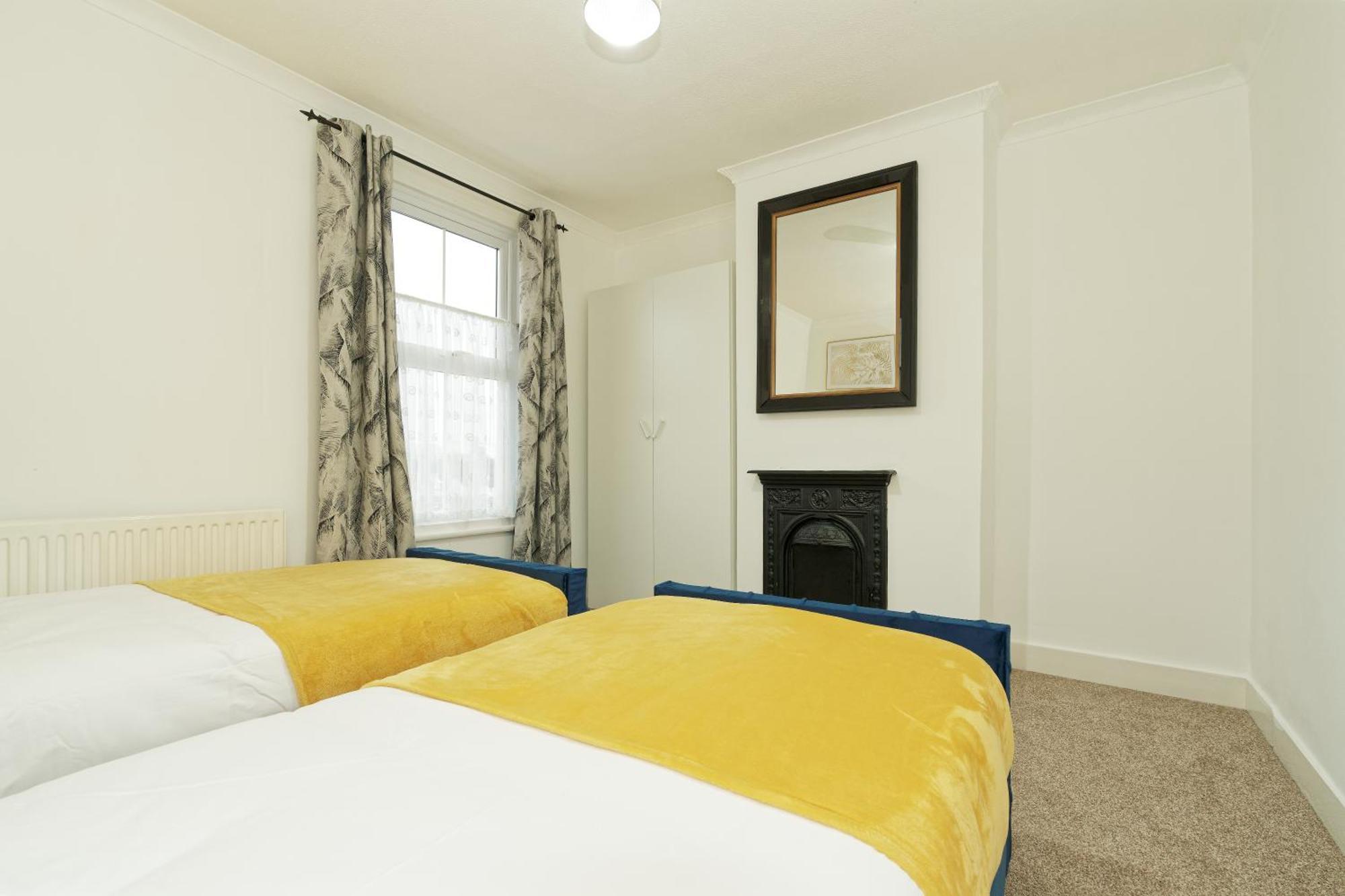 Lovely Luxury 3 Bed House Apartment Chatham  Bagian luar foto